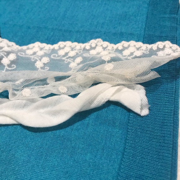 White lace scarf - Picture 5 of 7